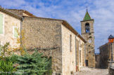 <center>L'église Saint Martin.</center><center>L'église Saint Martin.</center>  L’église Saint-Martin (évêque de Tours, patron : L’Assomption de la Sainte Vierge, sous le vocable de N.D. d'Hubages), ancienne chapelle castrale, est l’église paroissiale depuis 1524. L'ensemble de l'édifice est construit en partie sur la citerne de l'ancien château seigneurial, et en partie sur des caveaux funéraires .Cette église n'était au départ que la chapelle du château de Dauphin. Dédiée à saint Patrice, patron du premier seigneur du lieu (Guigo Dalfinus IX d'Albon, neveu du comte Gospatric de Northumberland) elle ne comprenait alors que la seule nef centrale, moins le chœur.