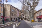 <center>Cours Gambetta</center>Longtemps cet espace situé au sud du village n'a été qu'une pâture appartenant au seigneur, le Prince de Condé, et loué par la communauté villageoise. En 1770, le Conseil achète au seigneur pour une redevance annuelle l'espace du Cours et décide d'y planter des ormeaux pour former une allée, remplacés au XIXème siècle par des micocouliers puis des platanes. Dès lors, cette promenade est appelée le « Cours » qui, avec ses maisons alignées, devient alors le quartier bourgeois du village.
Au début du XXème siècle, les Cercles ont précédé bars et restaurants d'aujourd'hui. S'y regroupait une grande partie la population masculine du village : le Cercle des Travailleurs, le Cercle des Blancs» et le Cercle de la « Caisse de Mort ».
Dès le XVIIIe siècle, l'économie du village se développe autour de la vente de blé, de vin, de viande de Mouton et de brebis, et d'huile. Les activités des manufactures et des différentes industries participent également à la prospérité du village.