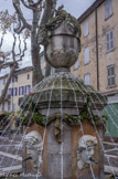 <center>La fontaine des Quatre Saisons </center>Pot à feu du XVIIe.