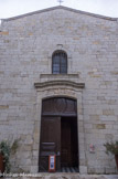 <center>Eglise Saint Pierre</center>Sa façade est massive. L'inscription sur son fronton 