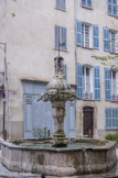 <center>Place de la mairie</center>Fontaine des 2 places.