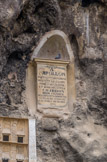 <center>Vieux village</center>Ruines du premier Hospice de la Charité installé ici en 1314 (?), et désaffecté en 1653. Plaque en l'honneur de Napoléon.