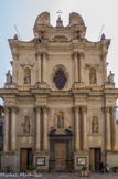 <center>Eglise de l'Assomption.</center> Les travaux pour la construction de la nouvelle paroisse ont commencé en 1332 à l'initiative du pasteur de Saint-Paul Napoliono et a pris fin en 1346, lorsque l'évêque de Albenga a consacré la nouvelle église dédiée à Sainte-Marie.
Le nouveau bâtiment était particulièrement grand pour l'époque et quand l'église a été agrandie, sa construction a duré environ deux cents ans.
Dans la seconde moitié du XVIIe siècle il y eut la nécessité de construire un bâtiment plus grand et en conformité avec les canons du style baroque.