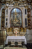 <center>Eglise de l'Assomption.</center> De chaque coté de l'autel, des bustes reliquaires en bois doré par l'atelier de Giovanni Battista Borgogno, surnommé Buscaglia.