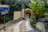 <center>Badalucco.</center> La porte de Sainte-Lucie, sur le pont du même nom.