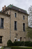 <center>L'ancien Palais Episcopal</center>Le corps principal, haut de un étage, est encadré par deux pavillons de trois niveaux. Depuis la cour d'honneur caladée, on remarque l'harmonie de l'ensemble, notamment des fenêtres et des balcons.