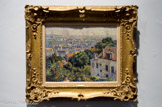 <center>Montmartre, de la Rue Cortot, vue vers Saint Denis</center>MAXIMILIEN LUCE (18S8-1941). Huile sur toile, ca 1897
Introduit par Signac au sein du groupe des artistes néo-impressionnistes, Maximilien Luce adopte les principes esthétiques de Seurat mais prend néanmoins des libertés avec la théorie du mélange optique des couleurs, renonçant en particulier à la juxtaposition des complémentaires.
Luce va appliquer son esthétique à de multiples sujets : la figure humaine, et, plus particulièrement, le monde du travail, reflet de ses engagements anarchistes, ou la nature morte et le paysage» avec de nombreuses vues de Paris, ou de Lagny et Eragny où vivent ses amis Gausson et Pissarro. En 1887, Luce s'installe à Montmartre, au 6, rue Cortot et y demeurera jusqu'en 1899, c'est donc durant cette période qu'il dut peindre le tableau présent. La similitude de sujet et de composition, une même gamme colorée, rapprochent cette œuvre du Paysage de Paris, vu de Montmartre (Musée Kröller-Müller d'Otterlo) daté de 1897, et permettent de lui attribuer une date proche.