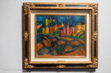 <center>Sainte Adresse, la plage</center>RAOUL DUFY (1877 1953). Huile sur toile, ca. 1909
À partir de 1908, en compagnie de Braque à l’Estaque, Raoul Dufy alors rallié au Fauvisme, évolue vers une recherche plus constructive du paysage, éliminant progressivement la couleur pure pour le modelé cézannien. Le lyrisme décoratif qui dominait la période fauve laisse place à une image qui semble se solidifier. Dans la vue de la plage de Sainte-Adresse, très proche d'une autre version conservée au musée national d'art moderne (Centre Pompidou, Paris), l'artiste retient l'aspect minéral du site à marée basse, devant les formes cubiques des façades du village.