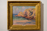 <center>Belle-Île-en-mer, rochers le port Donnant</center>HENRY MORET (1856-1913). huile sur toile, 1904
Passionné par la Bretagne qu'il ne quitte désormais plus, Moret peint ses habitants, ses églises, ses champs, sa campagne, ses côtes, ses îles (île d'Ouessant, 1895, Paris, coll. part.), passionnément. De nombreuses vues maritimes, en plongée ou de face, existent. En 1904, il peint Belle-Île-en-mer, rochers le port Donnant. Il s'agit de la côte Ouest de l'île, la plus extraordinaire vu ses aiguilles et la mer agitée. Comme dans Les peupliers en avril, Moret use de sa palette favorite : le rose et le vert posés par touches fragmentées qui le rapprochent davantage des impressionnistes et de Claude Monet en particulier. L'année suivante, Moret séjourne une fois de plus à Pont-Aven, et enseigne aux peintres de passage, tel André Jolly, les caractéristiques de l'école éponyme.