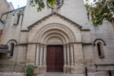 <center></center><center>Beaumes-de-Venise. </center> Eglise saint Nazaire. Fortement endommagée au XIVe siècle lors de la guerre de Cent ans, la chapelle Saint-Nazaire, première église de Beaumes  est délaissée au profit d'une nouvelle église, bâtie elle aussi hors des remparts, faute de place intra-muros. Cette deuxième église, située à l'emplacement de l'église actuelle, est dédiée à Saint-Pierre puis au Saint-Cœur-de-Marie et à Saint-Nazaire. Elle est vulnérable car située à l'extérieur de la ceinture protectrice des remparts. L'édifice est saccagé une première fois en 1562 par le baron des Adrets lors des Guerres de Religion, puis de nouveau au moment de la Révolution.