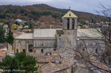 <center></center><center>Malaucène. </center> Église Saint-Michel. C'est une église bastion car elle était située à l'extérieur de la muraille. Le toit est en lauzes de pierres de Caromb.