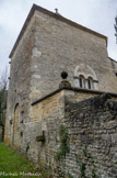 <center></center><center>Chapelle Notre-Dame du Groseau. </center> La plus grande, la chapelle Notre-Dame, de plan carré est surmontée d’un clocheton roman curieusement décentré ; elle est un bel exemple de l’architecture romane du XIIe siècle. La façade Ouest, autrefois enlaidie par un bâtiment rural, la maison de l'ermite, est dotée en 1910 d'une baie à arcs géminés et d'une chaire en pierre.