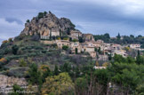 <center></center><center>La Roque Alric. </center> Le village et ses maisons à flanc de colline donnant un effet de crèche provençale.