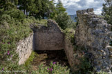 <center>Sainte-Agnès</center>Le grand bâtiment. Antérieur au XIVe, voûté et sans fenêtre, il a pu servir de lieu de stockage communautaire.