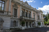 <center>Menton. Palais Carnoles.</center>Entre 1863 et 1876, le bâtiment fait office de casino de jeux.
Il est racheté en 1896 par un Américain, Edwards Philips Allis, qui entreprend de lui rendre son lustre. Il demande à Hans-Georg Tersling, architecte danois installé à Menton, d'adapter l’édifice pour en faire un logement plus moderne. Deux petits avant-corps sont ajoutés du côté du parc.