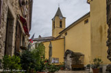 <center>Sainte-Agnès</center>L'église paroissiale Notre-Dame-des-Neiges constitue le vestige d'un édifice de style gothique tardif construit en 1535, peu de temps après que le nouveau village se structure
L'édifice, comportant une première travée voûtée sur croisée d'ogives, était orientée Nord-Sud.
En 1744, conservant cet élément, on reconstruit l'église en adoptant le principe de la travée rythmique chère au baroque L'église est ainsi agrandie transversalement, d'Est en Ouest, et le clocher recouvert de tuiles vernissées.