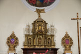 <center>Sainte-Agnès</center>On peut également découvrir un superbe tabernacle et un retable en bois doré datant du XVIIème siècle.