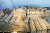 <center>L'église funéraire de la rue Malaval, Ve et VIe siècle</center>Sarcophages ensevelis dans le chœur. Ve-VIe siècle. Calcaire rose de la Couronne, Martigues. Les 27 cuves et 25 couvercles ; présentés se pressent autour de la tombe vénérée, une memoria, ornée de marbres blancs et polychromes.