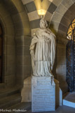 <center>La crypte</center>Statue d'Eugène Mazenod.