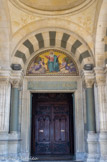 <center>Entrée de la basilique. </center>Le tympan de cette porte principale est orné d'une mosaïque représentant l'Assomption de la Vierge d'après un tableau de Faivre-Duffer.