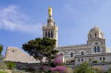 <center>Notre-dame de la Garde.</center>Arrivée du chemin du Bois sacré.