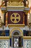 <center>Le maître autel.</center>Le tabernacle, la première porte ouverte.