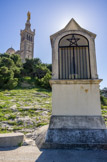 <center>Notre-Dame de la Garde</center>On peut aussi y arriver par la montée des oratoires.