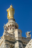 <center>Notre-Dame de la Garde</center>Plaqué contre la façade sud de ce clocher, un escalier octogonal permet d'accéder à la terrasse et de là à l'intérieur du campanile et de la statue. Cet accès est interdit au public.