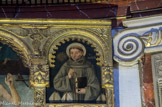 <center>Puget-Théniers</center>Eglise Notre-Dame de l'Assomption. Un ange placé dans l’écoinçon droit tient les armoiries de la Savoie. Le moine franciscain Saint Bernardin de Sienne a renoncé par trois fois à devenir évêque, comme l'indiquent les mitres à ses côtés. C'est le patron du donateur, et il tient un soleil avec au centre «<IHS »