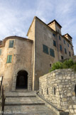 <center>La Croix-sur-Roudoule.</center>Fief des templiers puis des hospitaliers de Saint-Jean-de-Jérusalem, La Croix sur Roudoule a gardé de son passé médiéval quelques morceaux de remparts et une porte fortifié