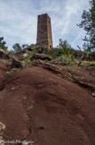 <center>Léouvé.</center>La cheminée du demi haut-fourneau de la mine de cuivre de Cerisier à Léouvé.