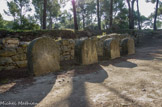 <center>Saint Blaise</center>Les merlons issus du crénelage du rempart grec. Ce dernier était une muraille de prestige, de 6 m de haut, surmontée des merlons.