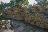 <center>Saint Blaise</center>Parement intérieur du rempart grec, IIe av J.C. avec en dessous, le 