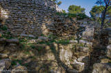 <center>Saint Blaise</center>Dans le  rempart primitif, on rencontre des pierres chanfreinées d'anciens monuments funéraires gaulois (stèles). Les a-t-on utilisées en souvenir des premiers habitants du site ?