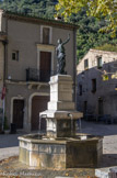 <center>Saint Guilhem le Désert. </center> Fontaine surmontée d'une Marianne.