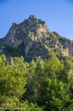 <center>Saint Guilhem le Désert. </center> Le château du Géant ou château de Verdun et le Cabinet du Géant.