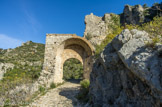 <center>Saint Guilhem le Désert. </center> La porte d'entrée.