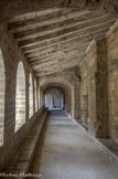 <center>Saint Guilhem le Désert. </center> Cette voûte d'arêtes est également visible dans les quatre travées encore en place dans la galerie ouest.