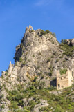 <center>Saint Guilhem le Désert. </center> Le château du Géant ou château de Verdun et le Cabinet du Géant.