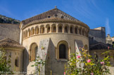 <center>Saint Guilhem le Désert. </center> La plupart, sinon la totalité du calcaire utilisé ici pour la sculpture provient des carrières de Saint-Martin-de-Londres. Le marbre est moins présent que ce que l'on pensait. Il est apparemment de remploi.