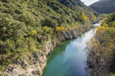 <center>La vallée de l'Hérault. </center> Saint Guilhem le Désert est sur la rive droite de l'Hérault.