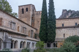 <center>Saint Guilhem le Désert. </center> Le cloître, le soir.