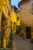 <center>Saint Guilhem le Désert. </center> Les rues, à la tombée de la nuit.