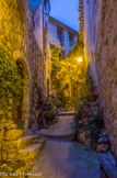 <center>Saint Guilhem le Désert. </center> Les rues, à la tombée de la nuit.