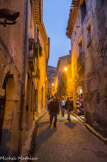 <center>Saint Guilhem le Désert. </center> Les rues, à la tombée de la nuit.