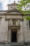 <center>La cour d'honneur</center>La façade de l'église conventuelle (fin 16e) donne sur cette cour, elle rappelle la contemplation des Chartreux pour Marie.