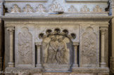 <center>La chapelle des Familles (fin 18e)</center>L'autel en marbre représente l'arrivée de Marie chez sa cousine Élisabeth.