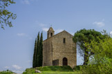 <center>La chapelle Ste Agnès</center>Inscrite à l'inventaire des monuments historiques en 1974, la chapelle Ste Agnès, bâtiment communal, a été restaurée de 1976 à 1984 par une association de sauvegarde.
Son emplacement excentré, à côté d'un cimetière, près d'un ancien puits, sur le trajet du GR4 - 42 qui suit un ancien chemin, laisse à penser qu'elle a pu être érigée sur un lieu de culte préchrétien.