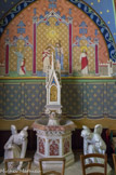 <center>Aiguèze</center>La chapelle des fonts baptismaux de 1895. La fresque au-dessus du baptistère qui montre Jésus enfant, son baptême par St Jean Baptiste et sa vie publique représentée par le Bon Pasteur