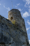 <center>Aiguèze</center>Après la chute de l'empire romain, notre château fort a connu l'arrivée des Sarrasins entre 725 et 737. Un chef de guerre de Charles Martel, Wilhem d'Hastafracta s'est vu attribuer une vaste seigneurie dont Aiguèze où il va créer ou rétablir des fortifications pour contrôler le « gué » de BORIAN.
En 1210, après de longues années de négociations entre le Comte de Toulouse et le seigneur évêque de VIVIERS il est définitivement admis que «les seigneurs évêques de viviers acceptent de céder au Comte de Toulouse, la seigneurie épiscopale d'Ayguèze et de versant Sud face à Aiguèze : Sanctus de Pétra (Saint Martin d'Ardèche) une même communauté desservie par deux paroisses.